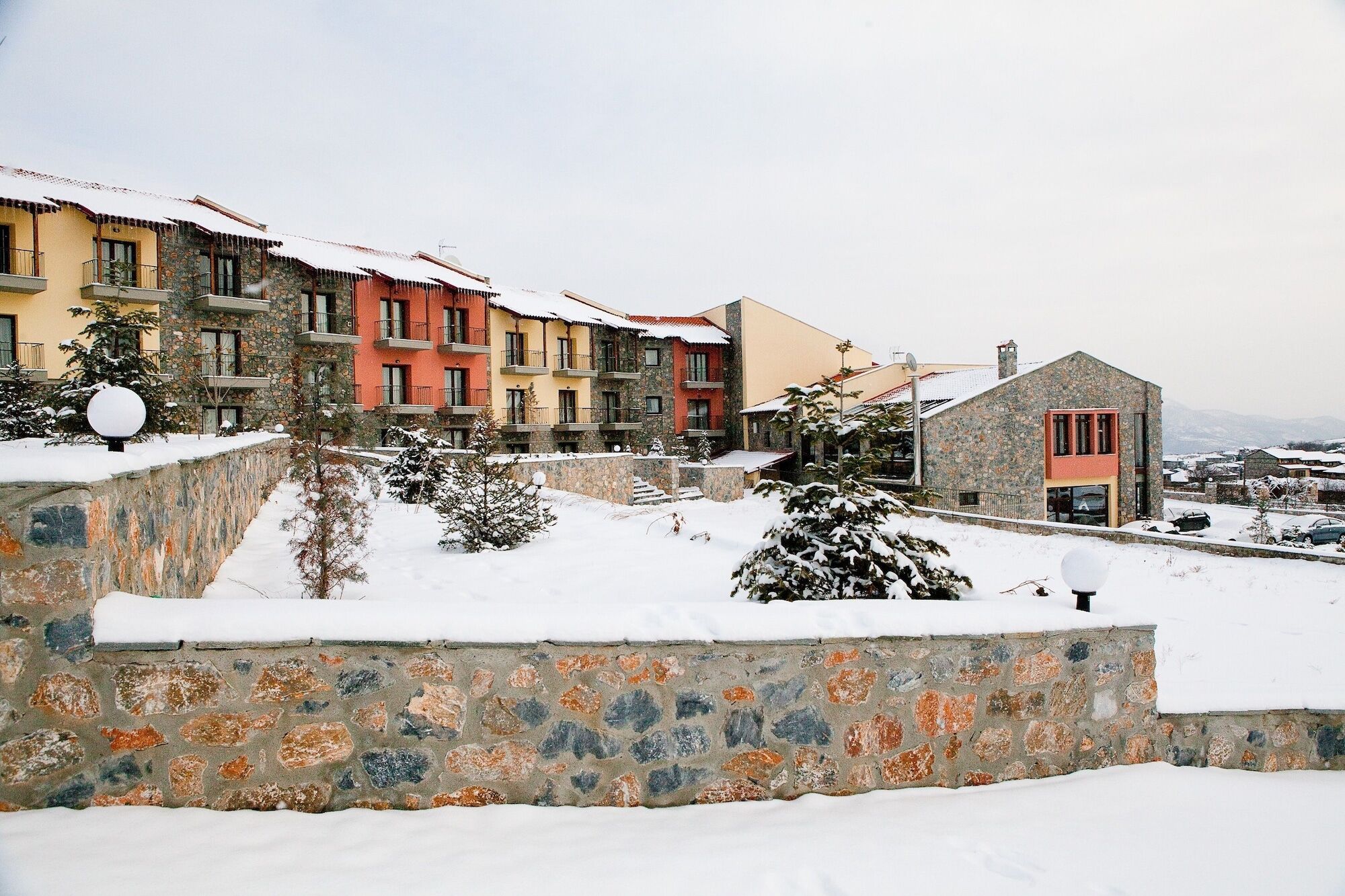 Domotel Neve Mountain Resort Палеос-Айос-Атанасіос Екстер'єр фото